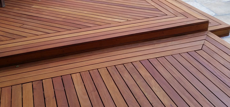 Redwood Decking Material in Glendale, CA